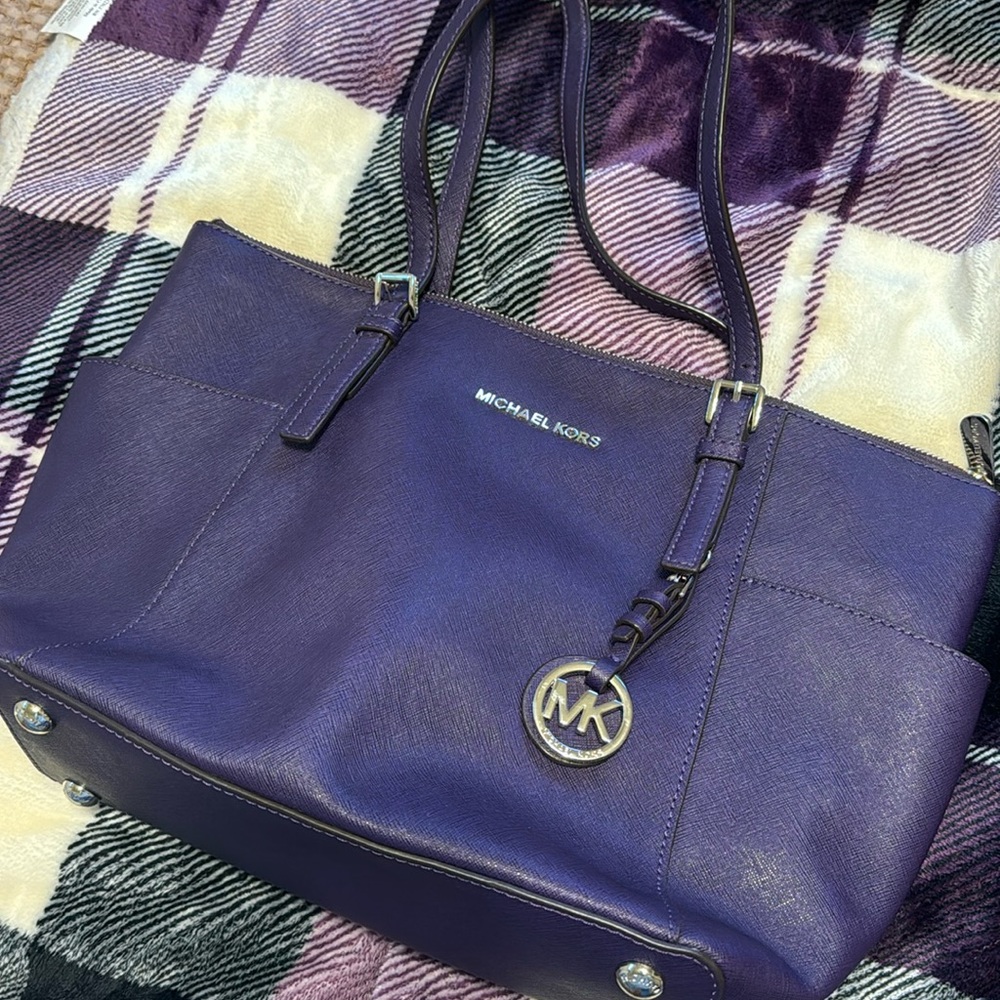 Michael kors tote- like new condition